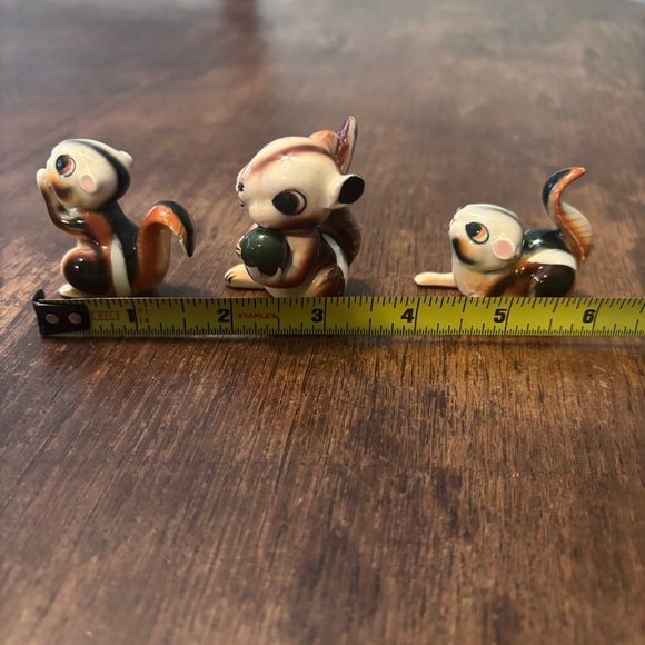 Vintage Set of 3  Ceramic Chipmunks Mom with Nut and 2 Babies - Picture 4 of 6